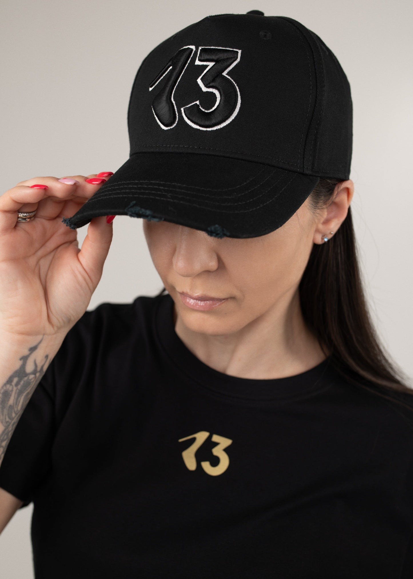 Kepurė su snapeliu plėšyta "13 heel white"