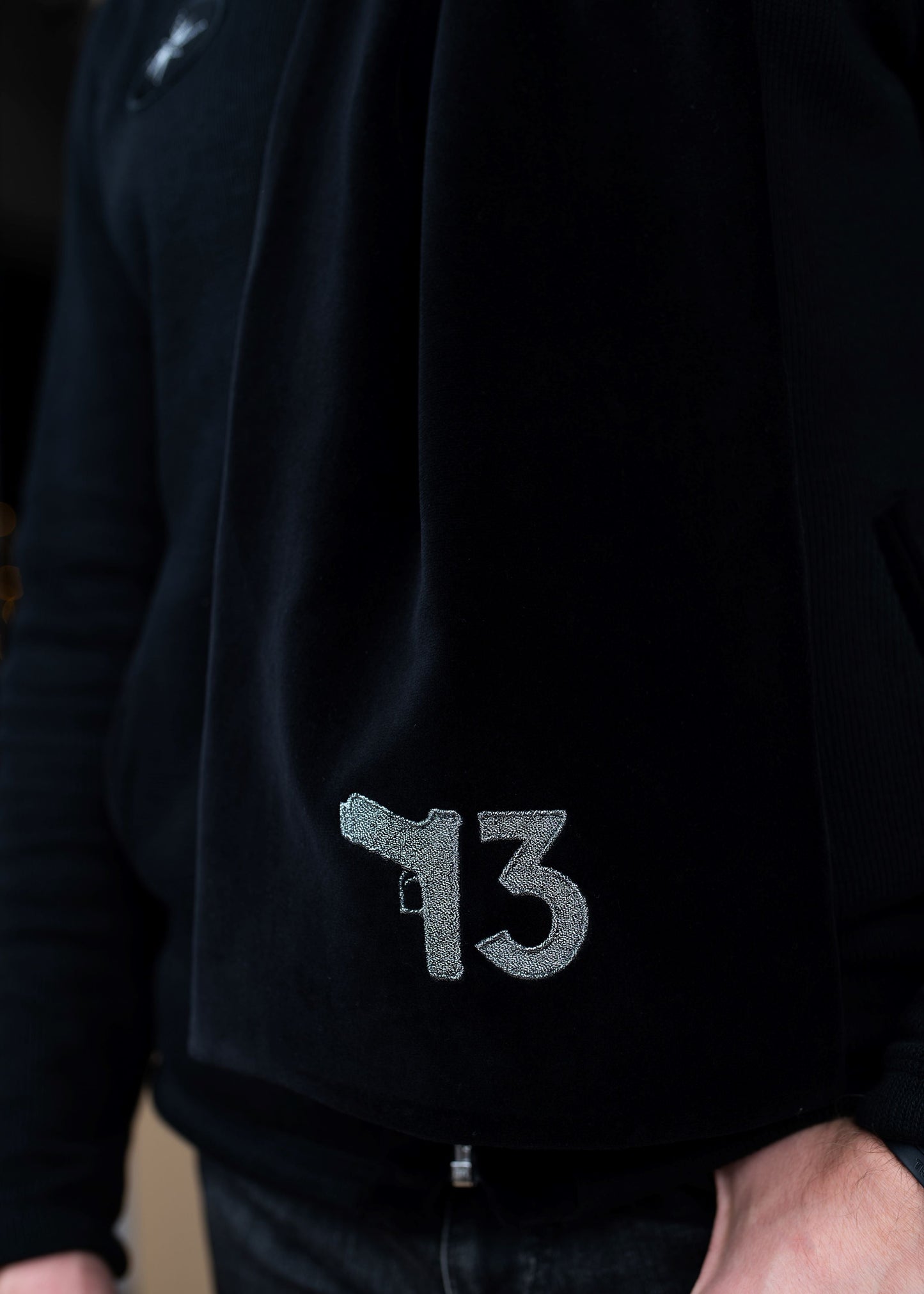 Vyriškas aksominis šalikas "13"