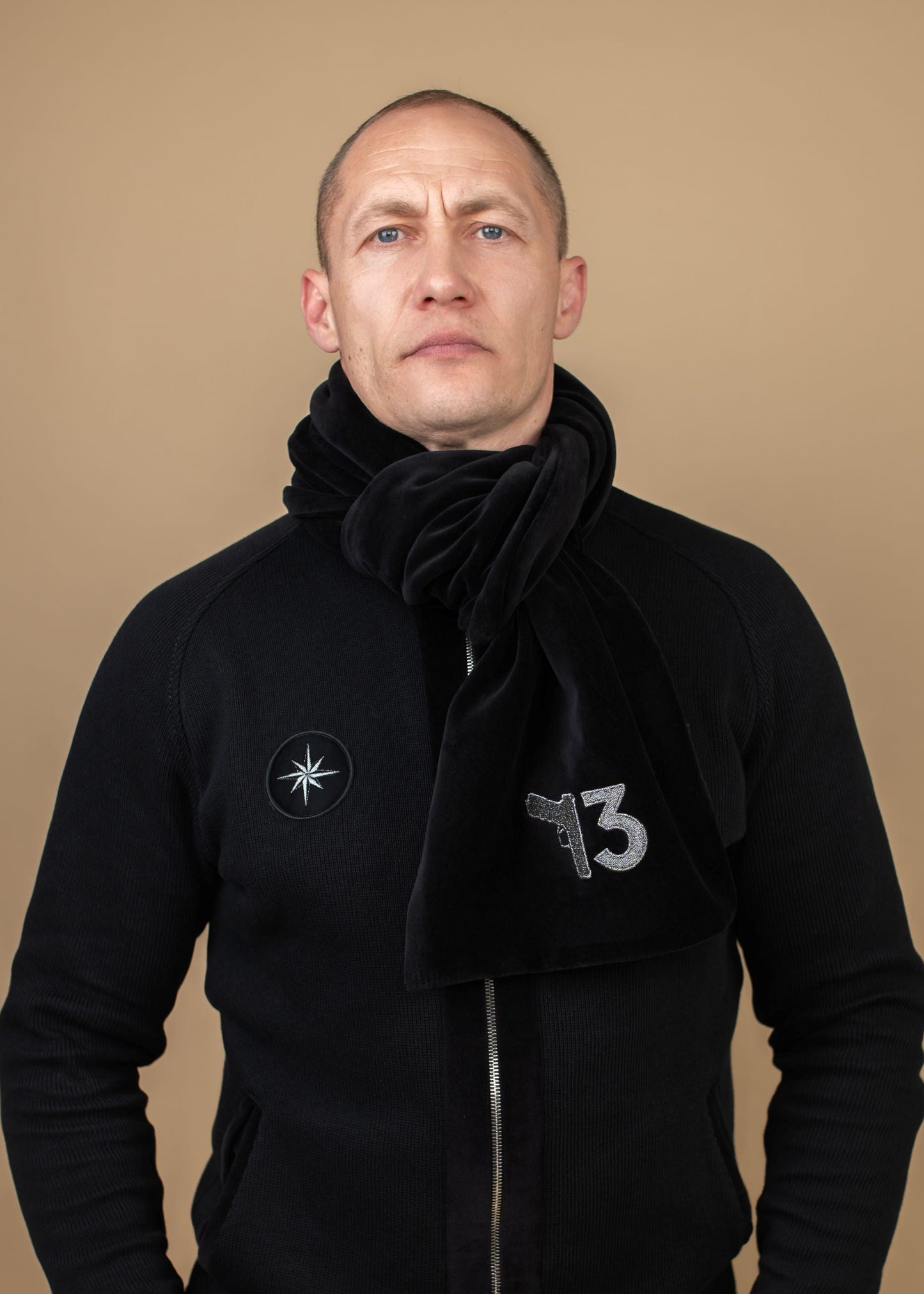 Vyriškas aksominis šalikas "13"