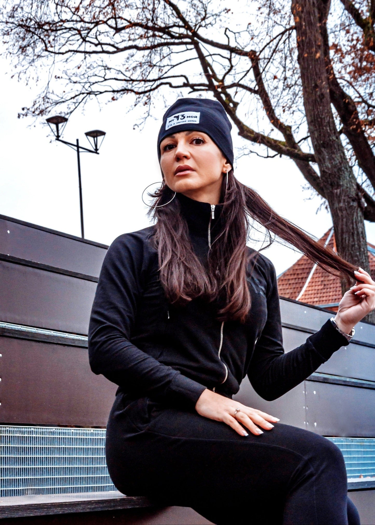 Moteriška kepurė "I'm a wanted woman"