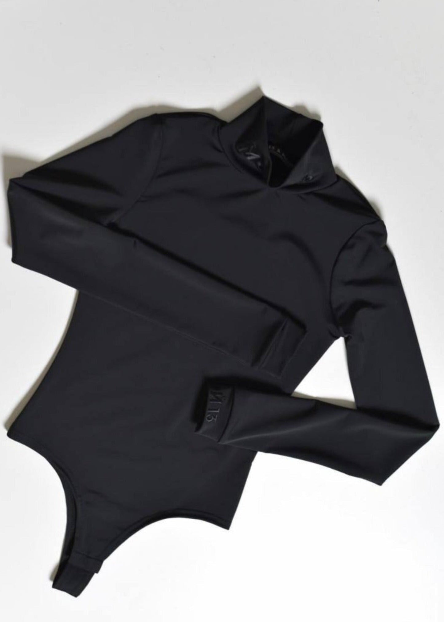 Moteriška glaustinukė "Black heel"
