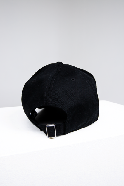 juoda kepure nuo saules